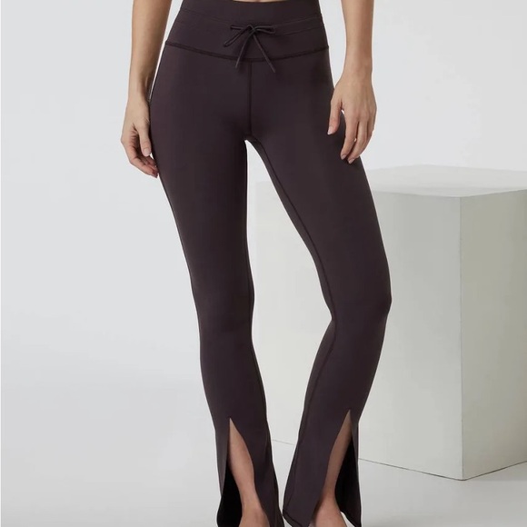 Vuori Sangria Daily Split Flare Pants Leggings - Brand New Large
